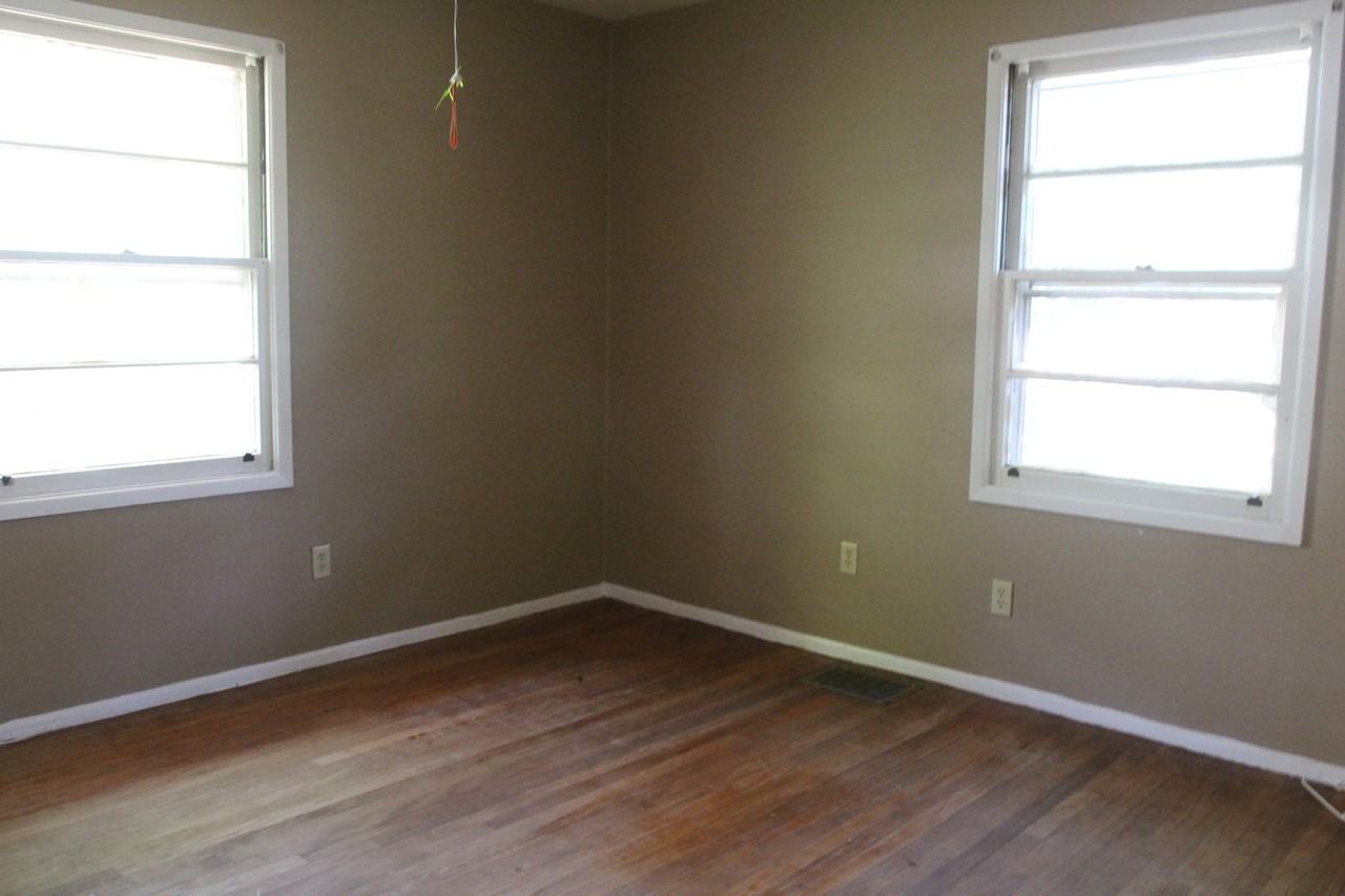 2011 W Broad Ave #1 - Photo 7 of 9