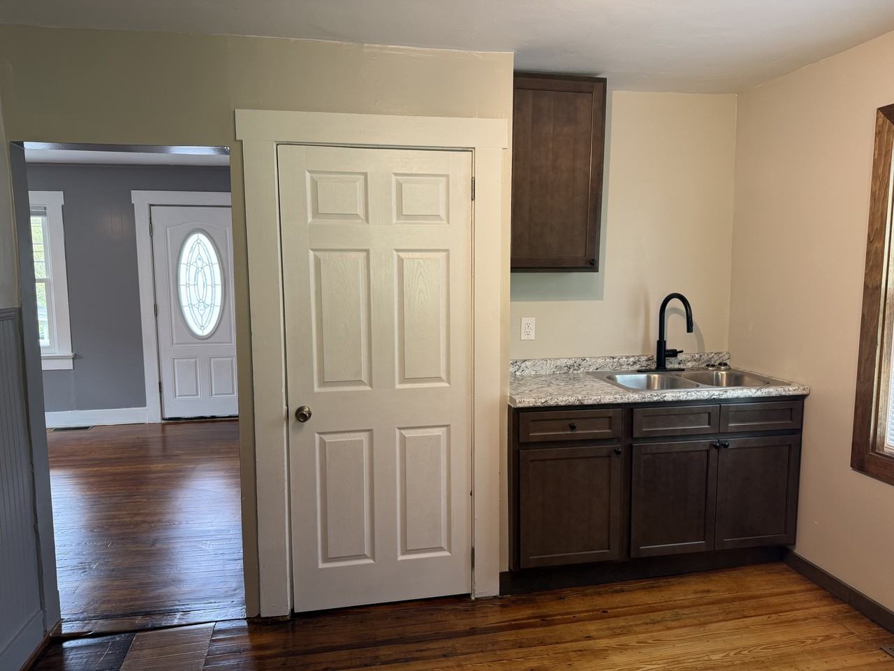 926 W Water St #1 - Photo 3 of 17