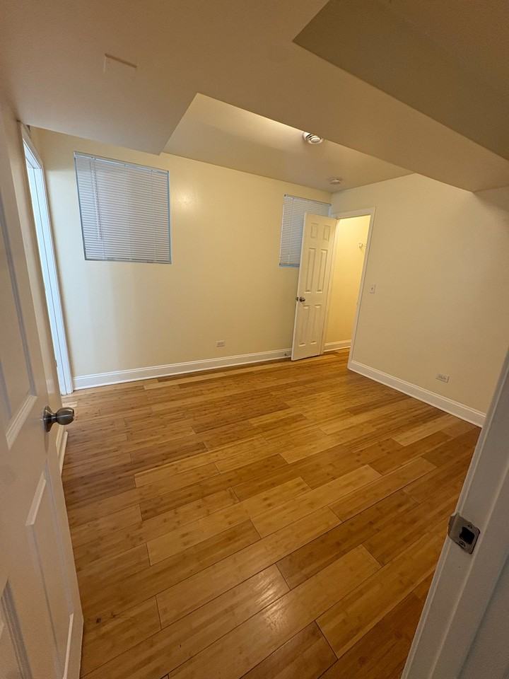 6530 S Ingleside Ave #B - Photo 4 of 10