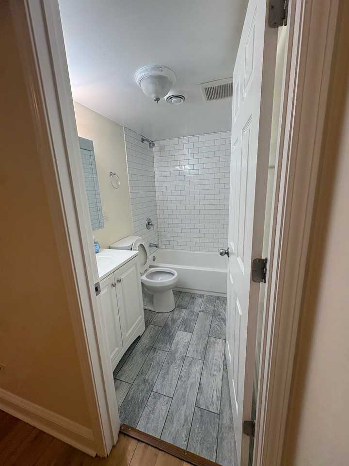 6530 S Ingleside Ave #B - Photo 5 of 10