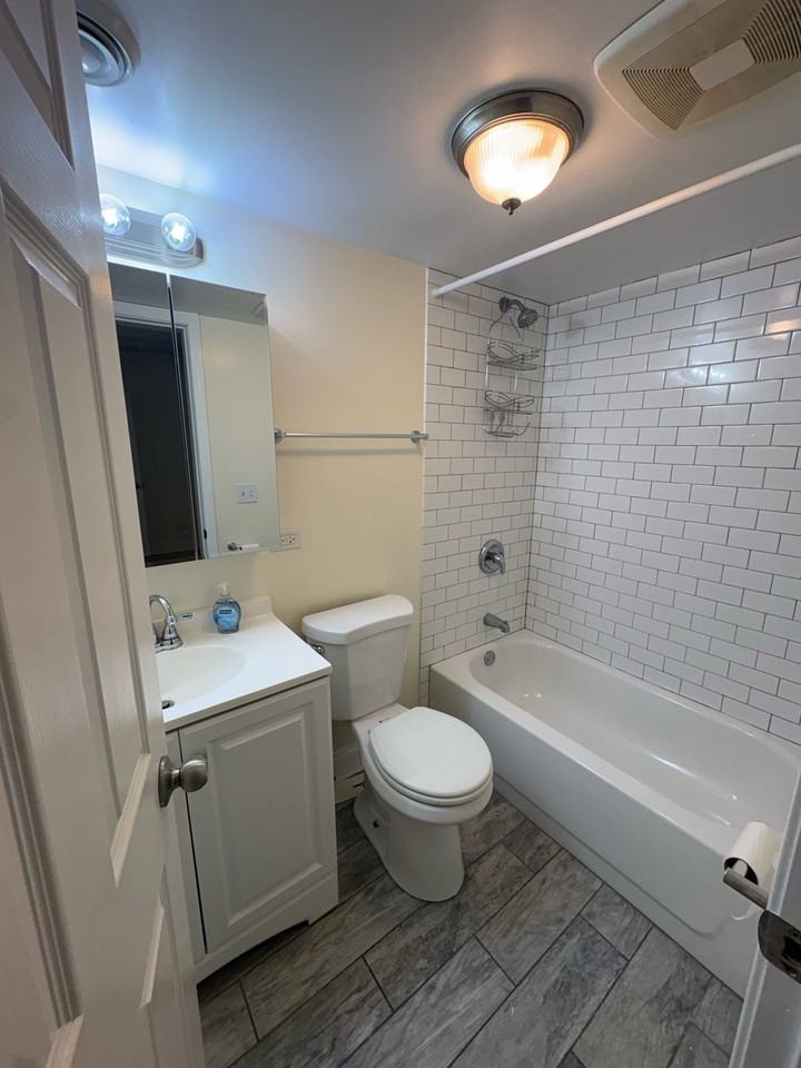 6530 S Ingleside Ave #B - Photo 6 of 10