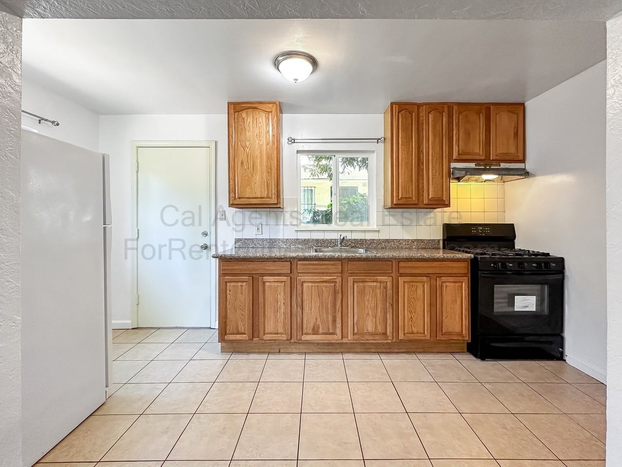 3164 High St #D - Photo 3 of 10