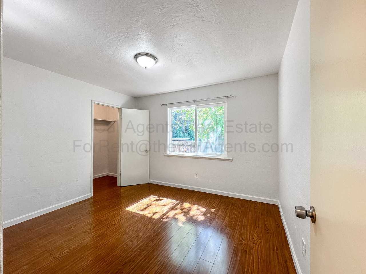 3164 High St #D - Photo 6 of 10