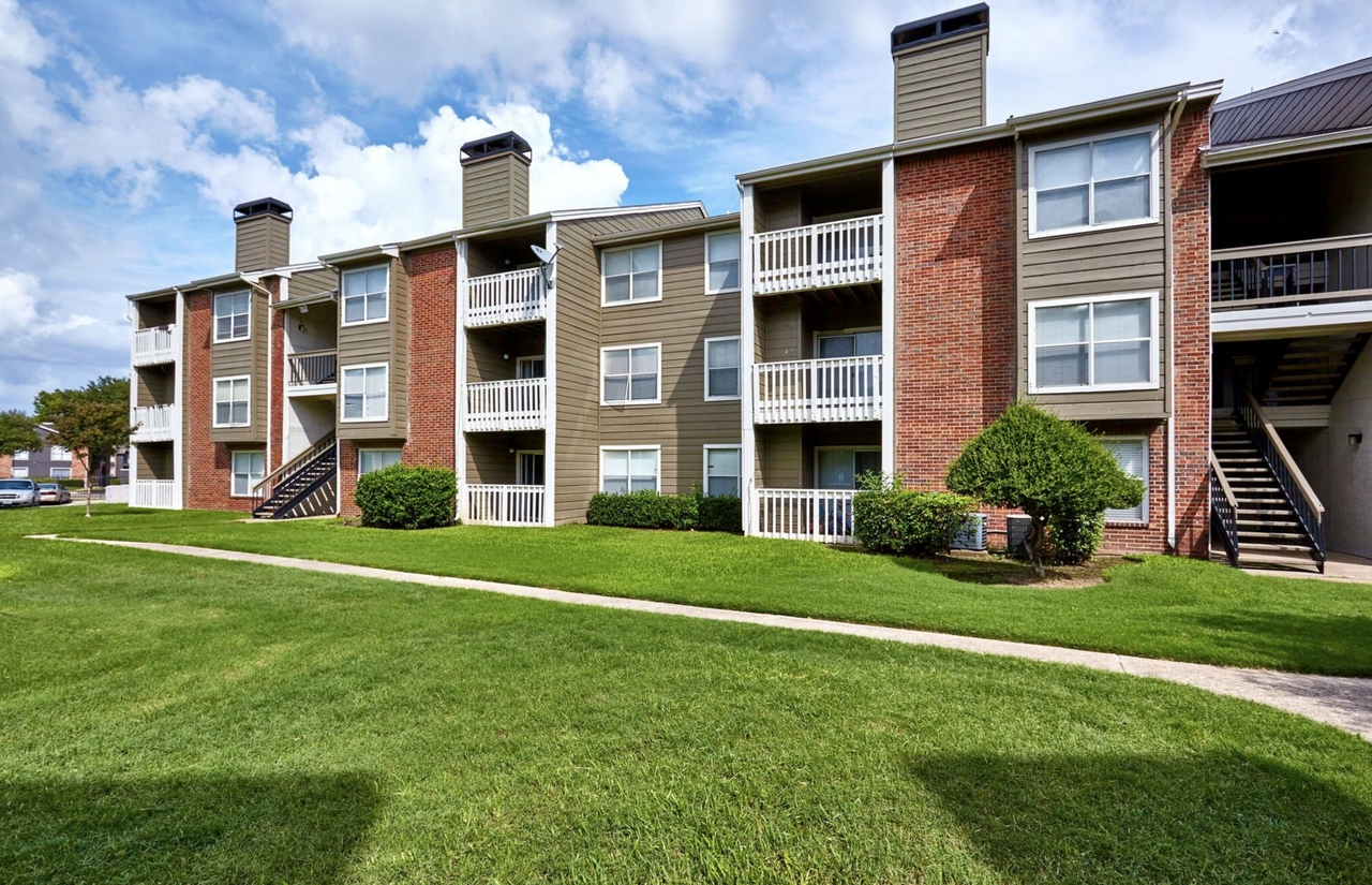 South Pointe - Photo 4 of 12