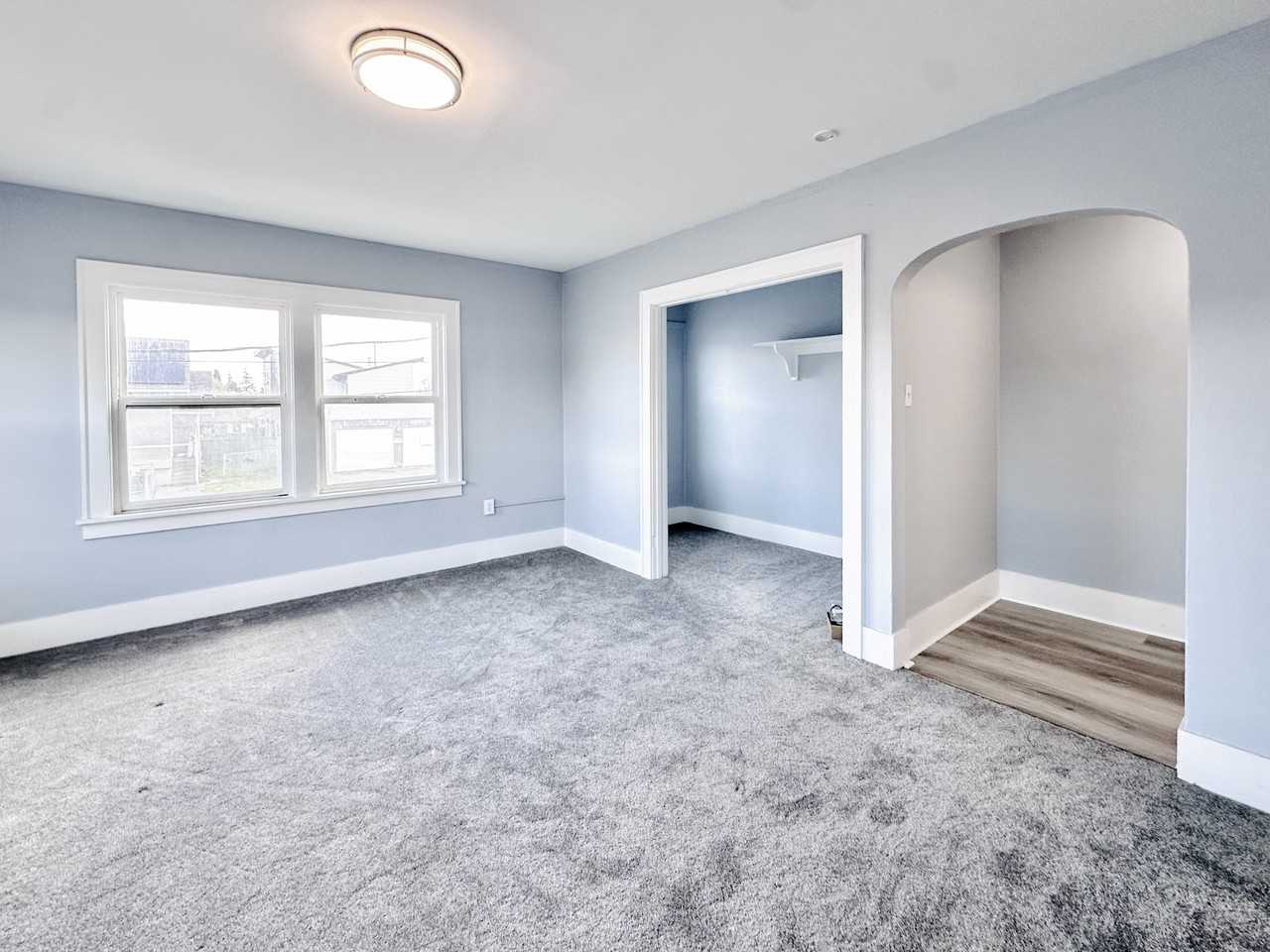 LINCOLN APARTMENTS - Photo 2 of 10