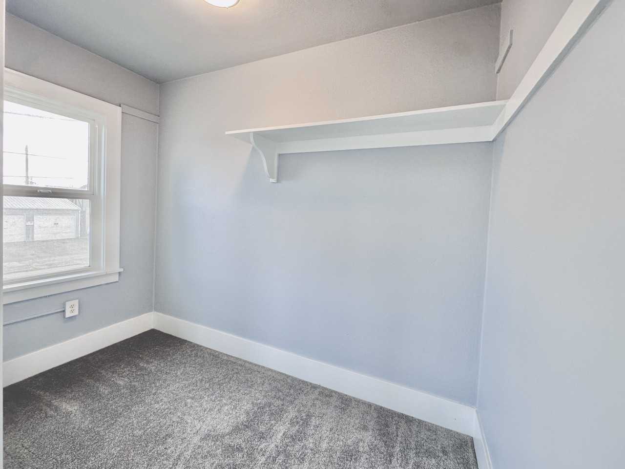 LINCOLN APARTMENTS - Photo 3 of 10