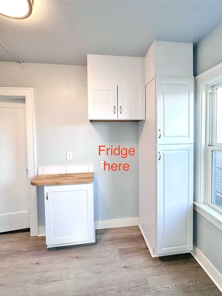 LINCOLN APARTMENTS - Photo 5 of 10