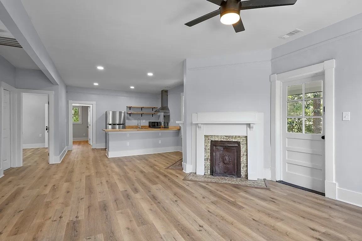 910 East Duffy Street, Unit 910 E Duffy Unit B - Photo 2 of 5