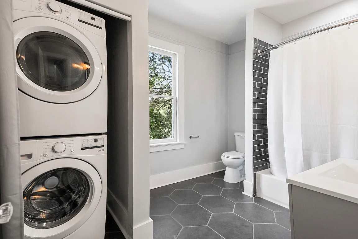 910 East Duffy Street, Unit 910 E Duffy Unit B - Photo 4 of 5