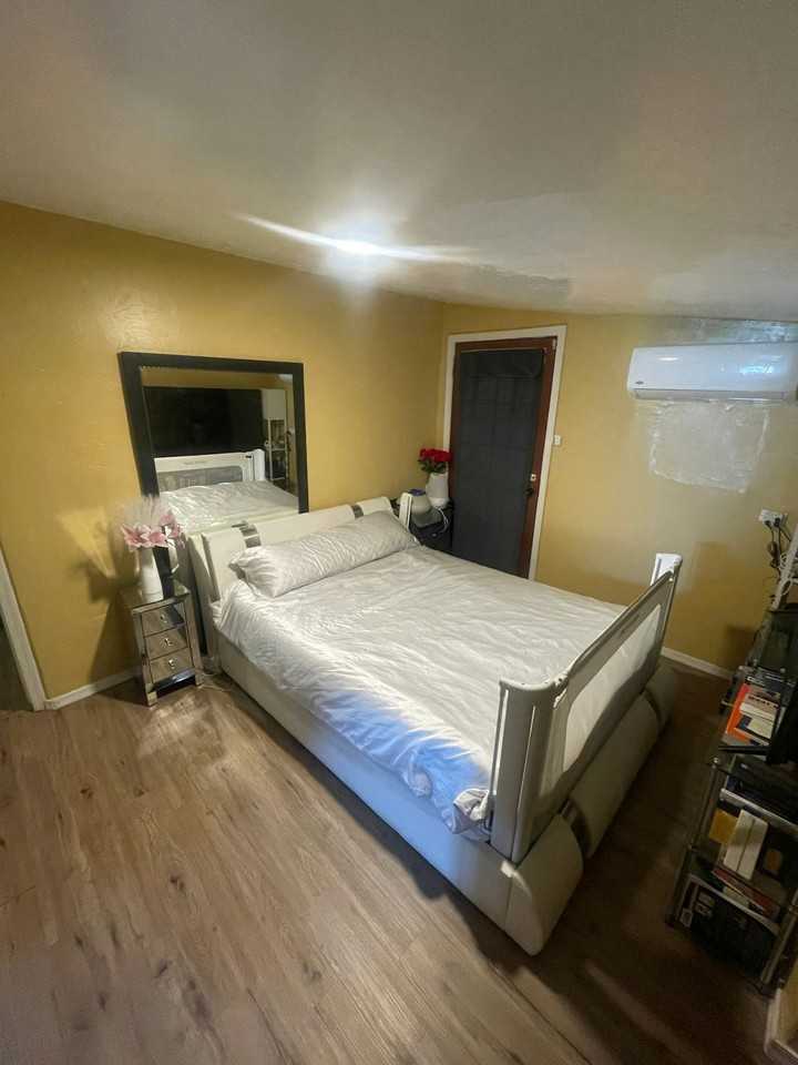 945 E 19th St, Unit 3 - Photo 2 of 4