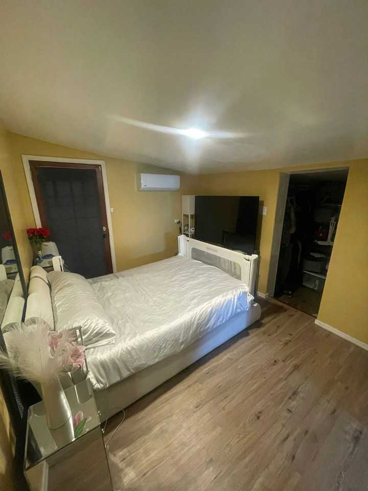 945 E 19th St, Unit 3 - Photo 3 of 4