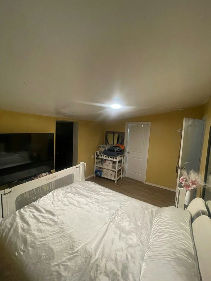 945 E 19th St, Unit 3 - Photo 4 of 4