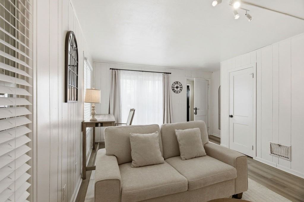 505 Roxford Rd S - Photo 7 of 36