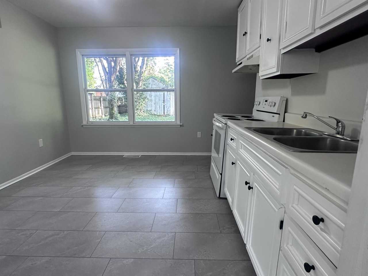 1009 Plainview Dr #1 - Photo 2 of 8