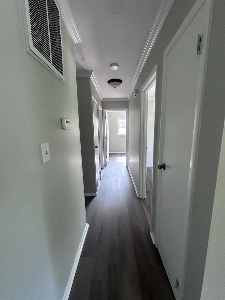 1009 Plainview Dr #1 - Photo 4 of 8