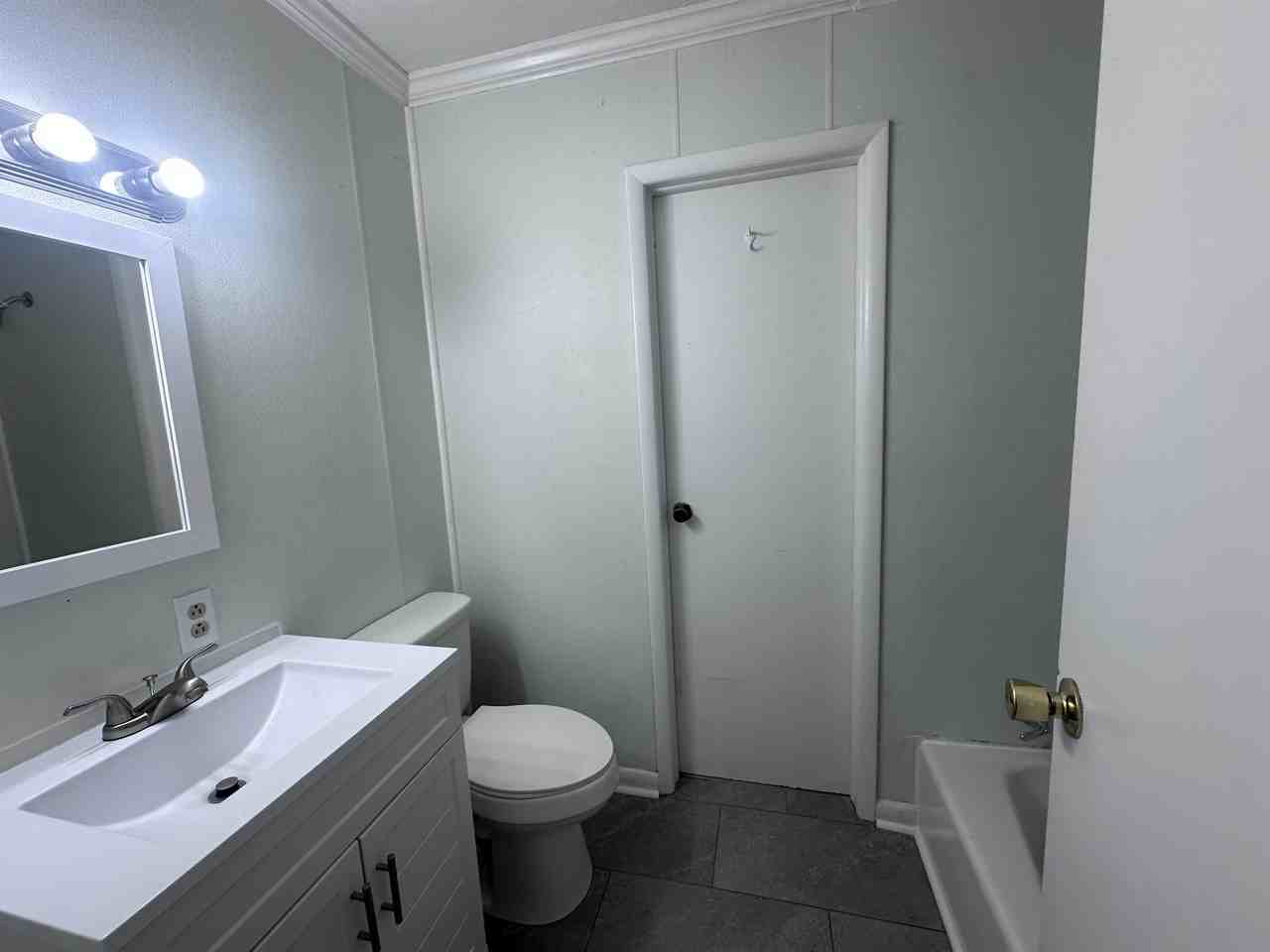 1009 Plainview Dr #1 - Photo 5 of 8