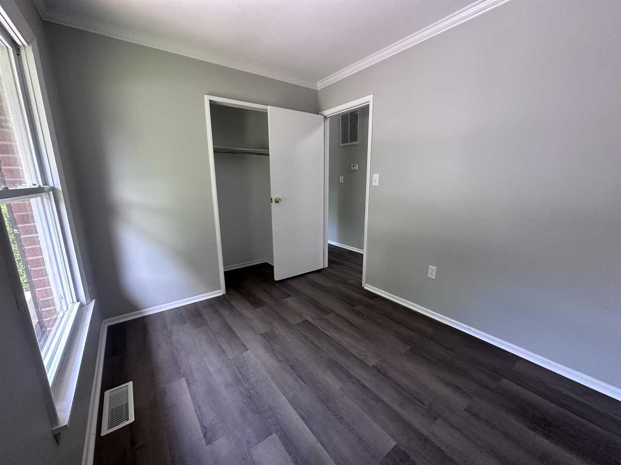 1009 Plainview Dr #1 - Photo 6 of 8