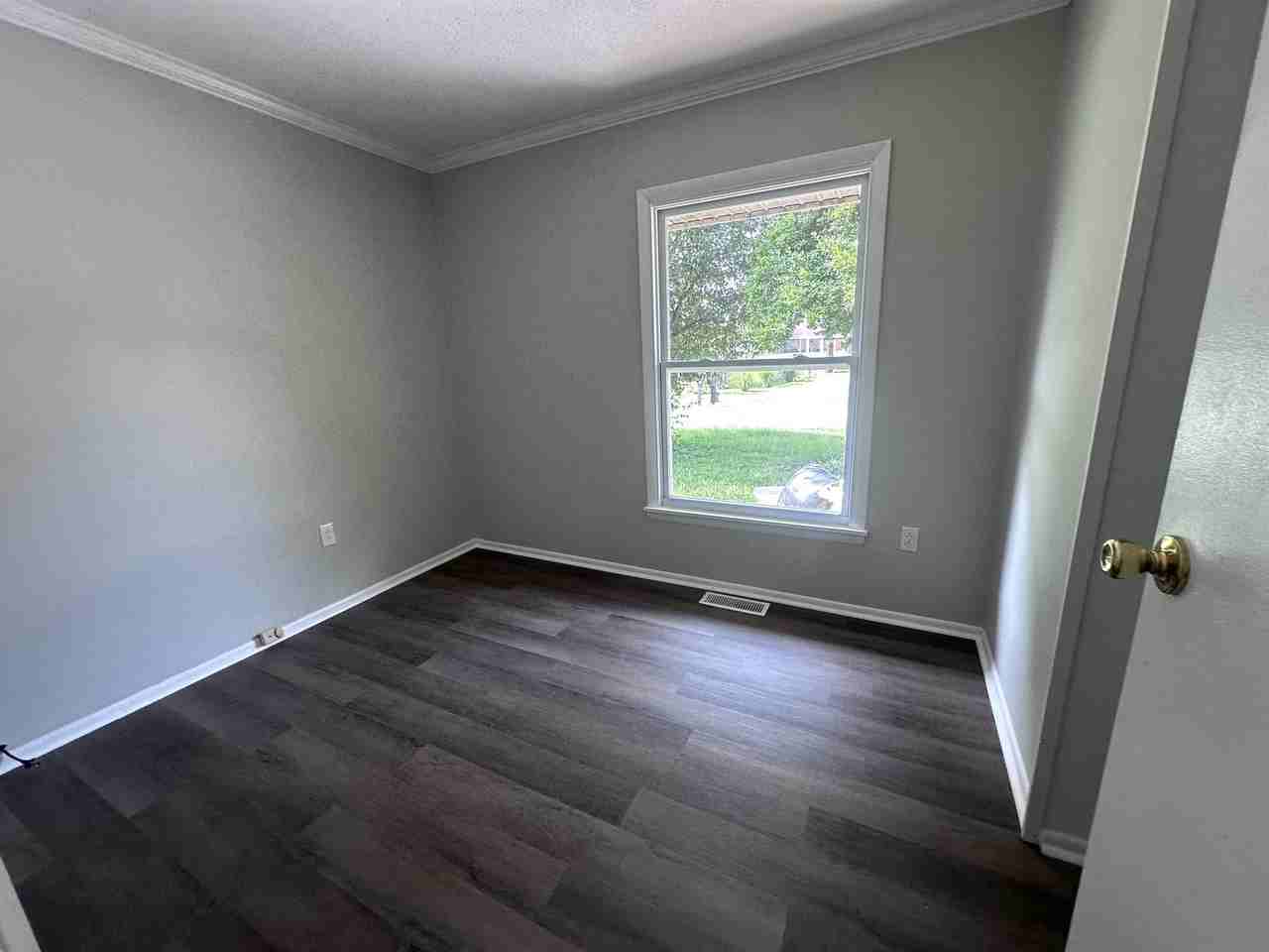 1009 Plainview Dr #1 - Photo 7 of 8