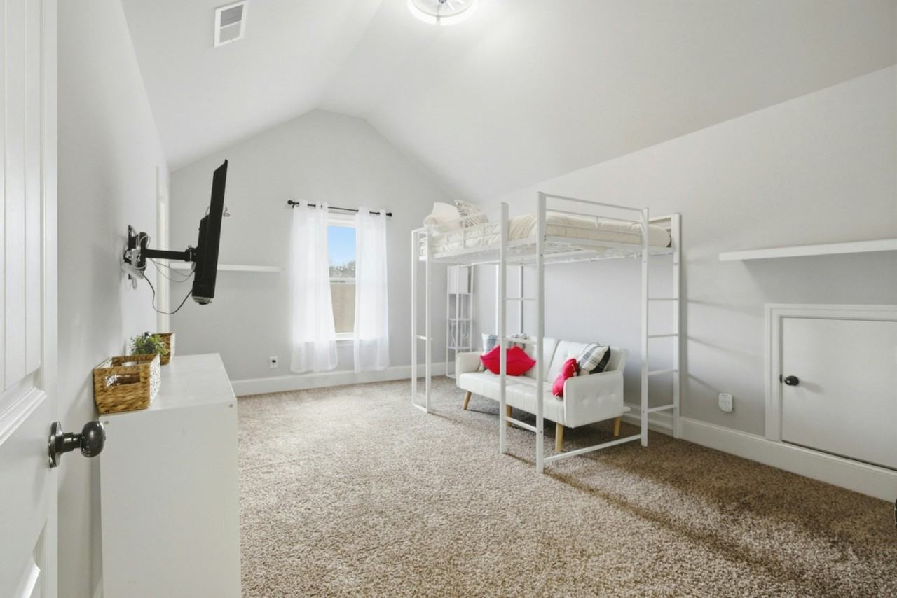 8349 Anslee Way Northwest - Photo 5 of 50