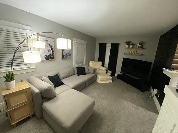 563 Broad Blvd - Photo 2 of 24