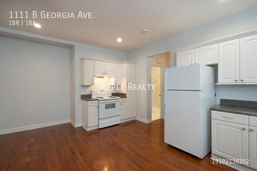 1111 Georgia Ave Apt B - Photo 5 of 20