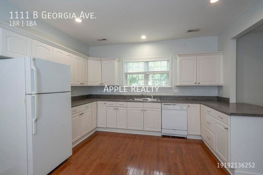 1111 Georgia Ave Apt B - Photo 7 of 20