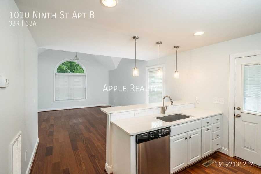 1010 9th St Apt B - Photo 3 of 14
