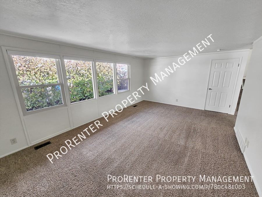 317 S 300 W - Photo 4 of 22