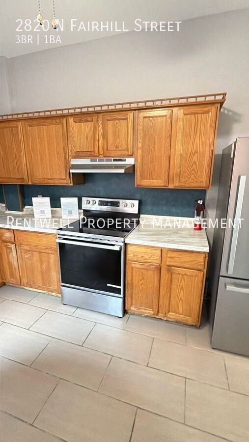 2820 N Fairhill St - Photo 3 of 5