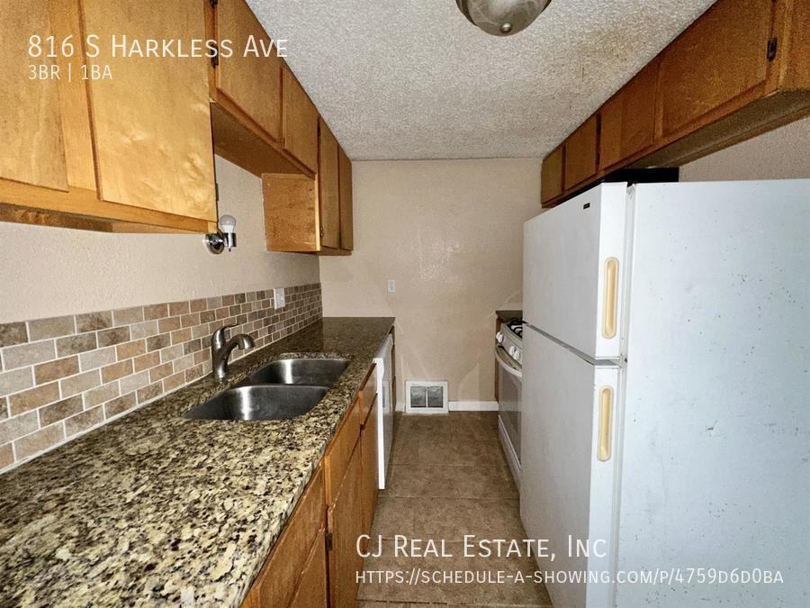 816 S Harkless St - Photo 5 of 9