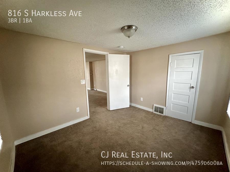 816 S Harkless St - Photo 6 of 9