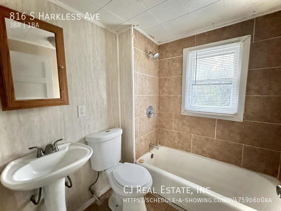 816 S Harkless St - Photo 7 of 9