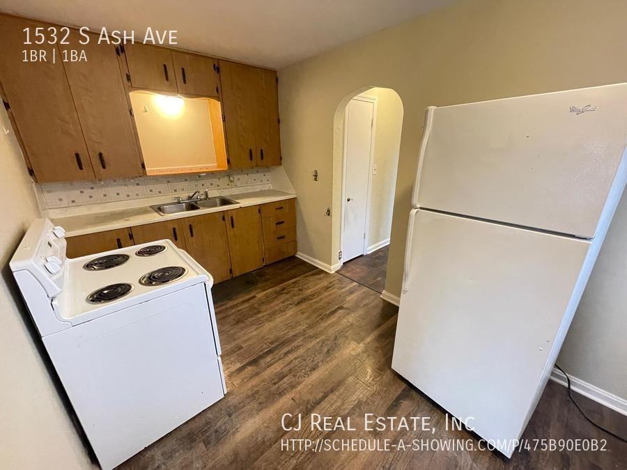 1532 S Ash Ave - Photo 2 of 6