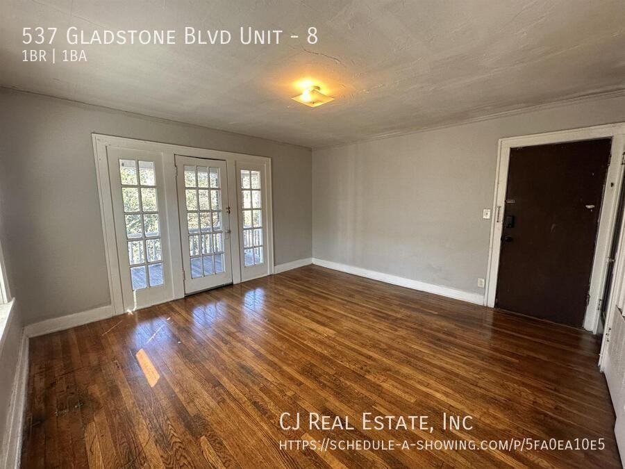 537 Gladstone Blvd #8 - Photo 3 of 9