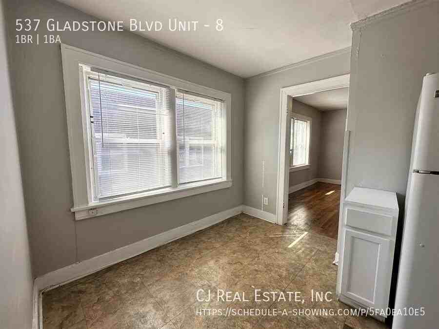537 Gladstone Blvd #8 - Photo 5 of 9