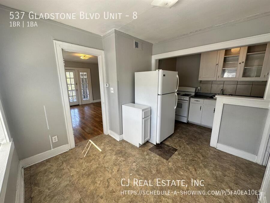 537 Gladstone Blvd #8 - Photo 6 of 9