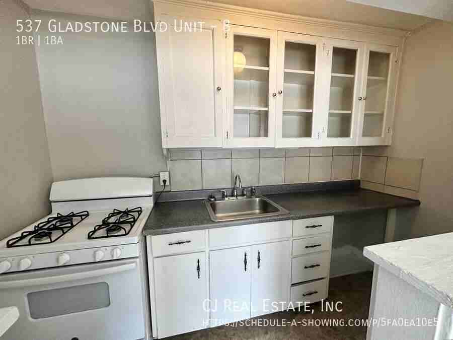 537 Gladstone Blvd #8 - Photo 7 of 9