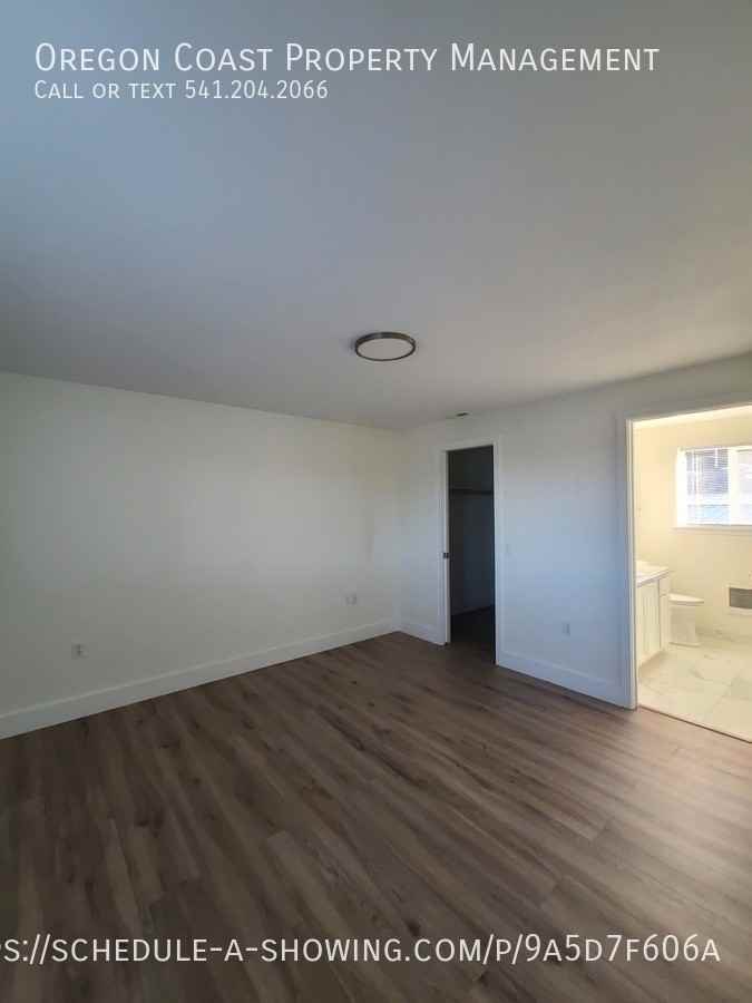1135 Se Oar Ave #B - Photo 7 of 14