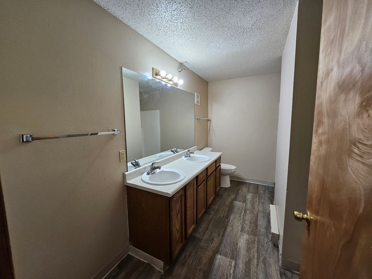 1201 E Bell Avenue - Photo 7 of 33