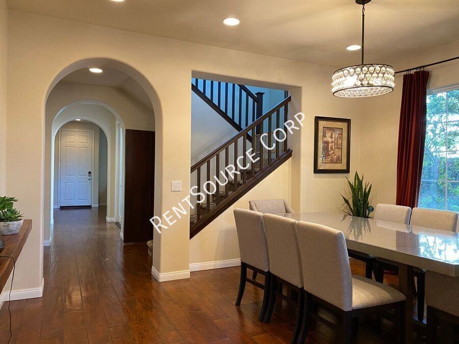 24310 Las Palmas St - Photo 5 of 38