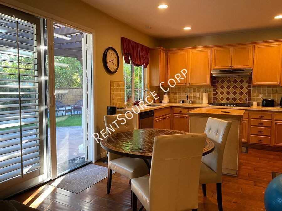 24310 Las Palmas St - Photo 6 of 38