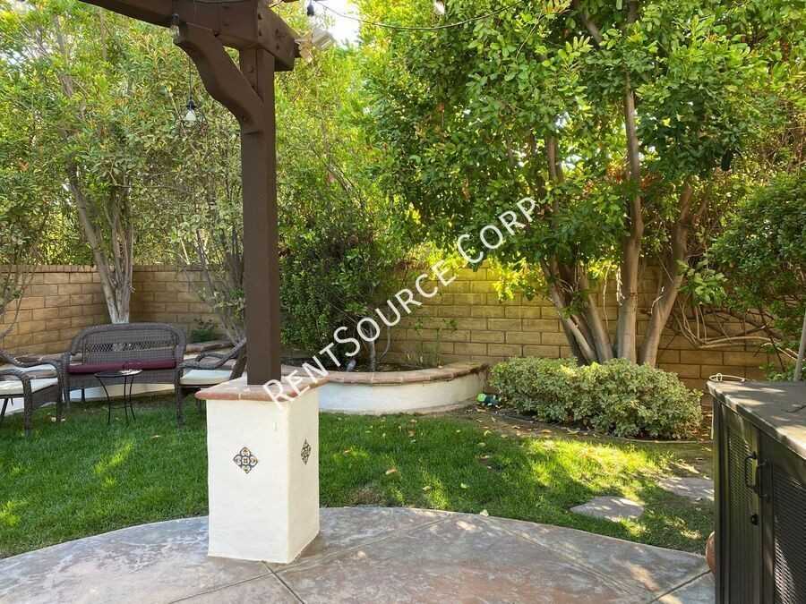 24310 Las Palmas St - Photo 7 of 38