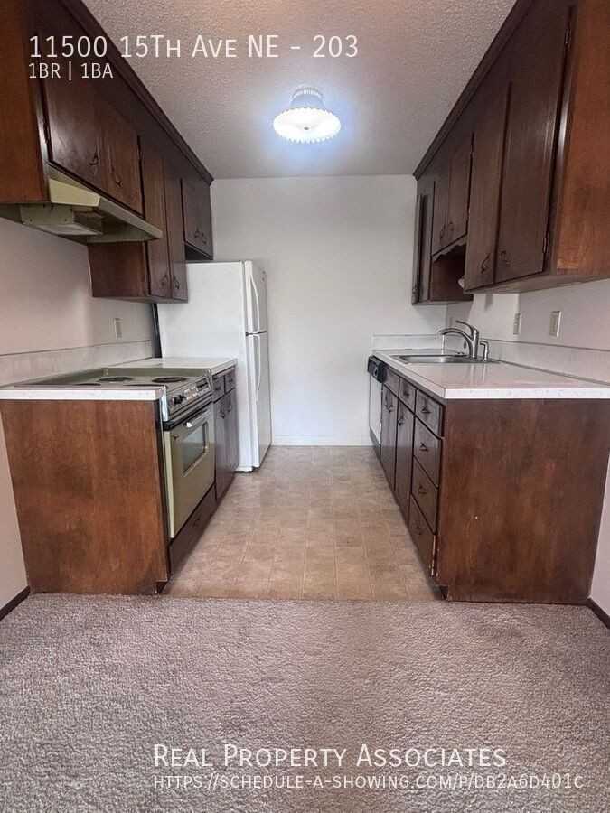 11500 15th Ave Ne #203 - Photo 5 of 12