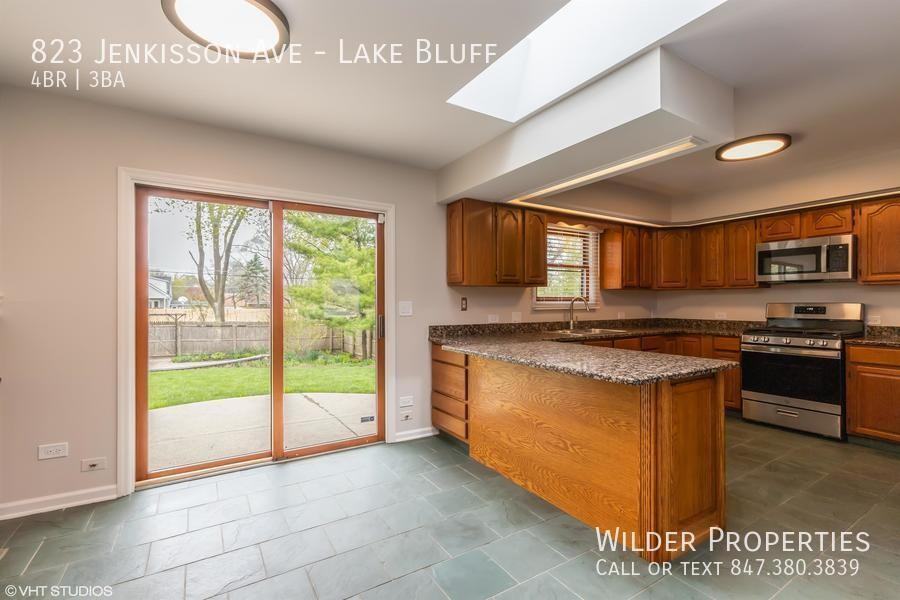 823 Jenkisson Ave - Photo 4 of 17