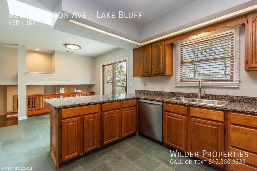 823 Jenkisson Ave - Photo 5 of 17