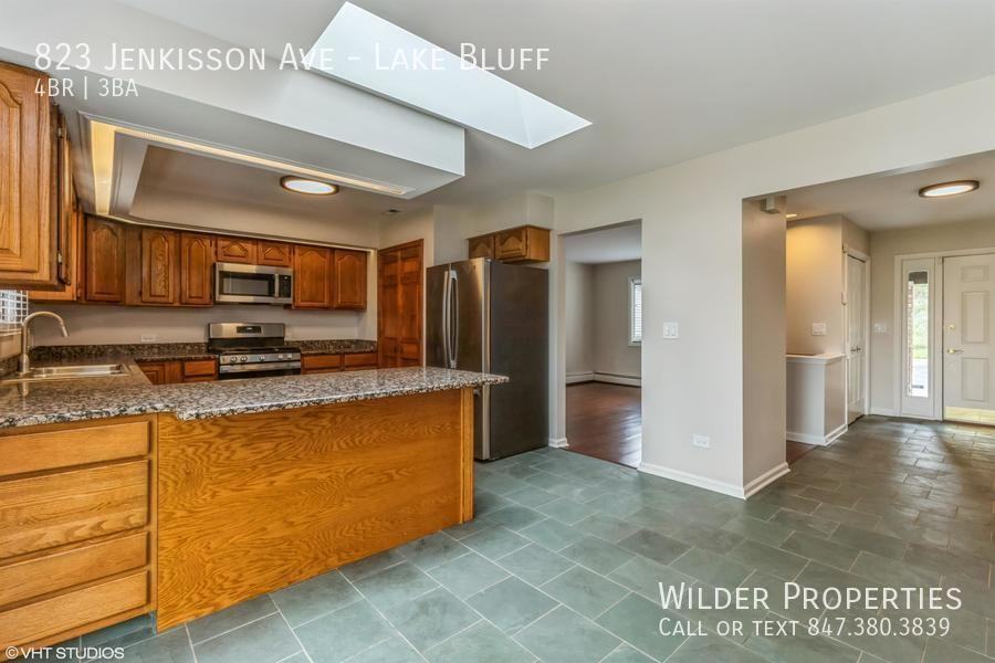 823 Jenkisson Ave - Photo 6 of 17