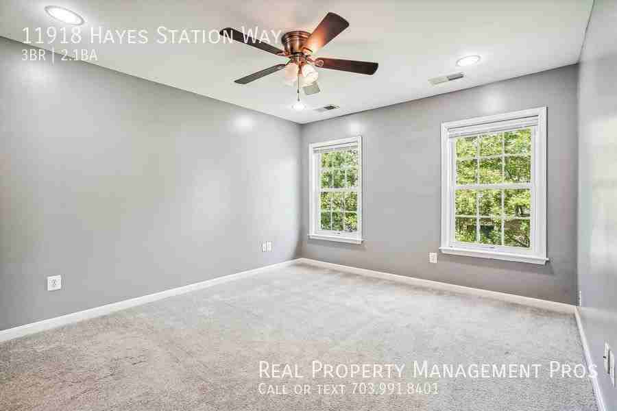 11918 Hayes Station Way - Photo 7 of 26