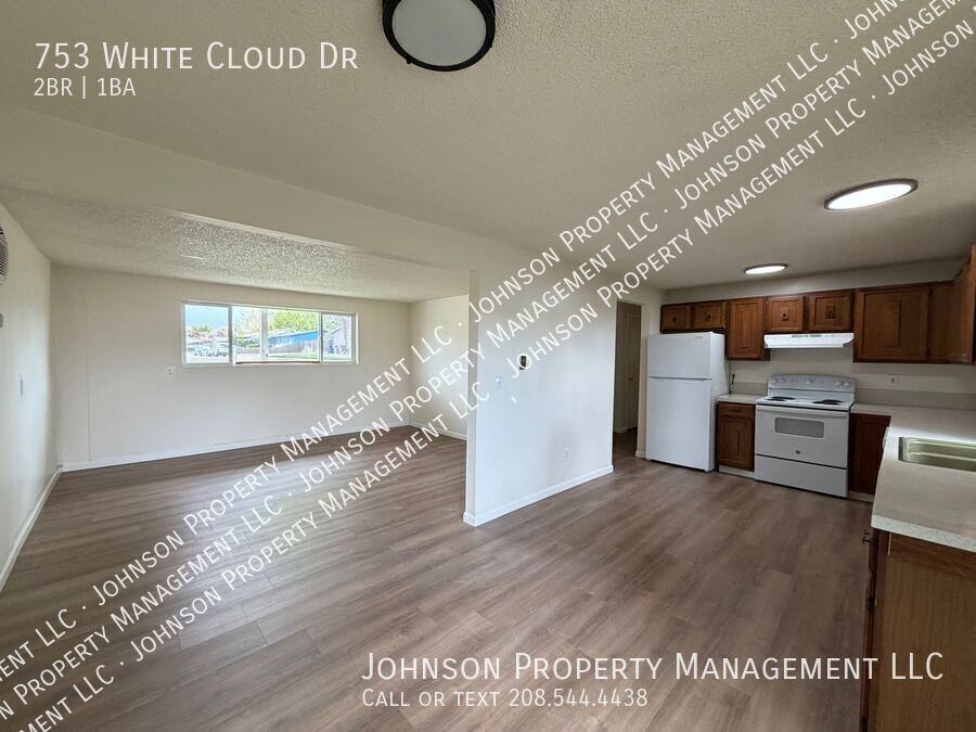 753 S White Cloud Dr - Photo 3 of 9