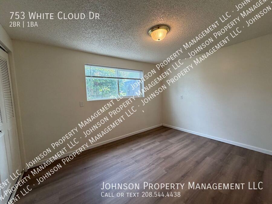 753 S White Cloud Dr - Photo 5 of 9