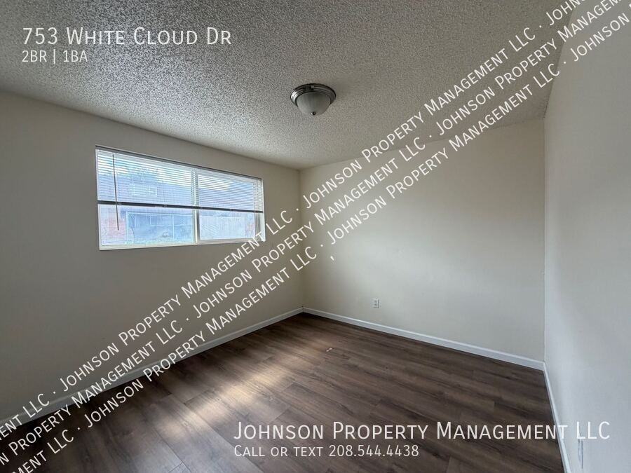 753 S White Cloud Dr - Photo 6 of 9